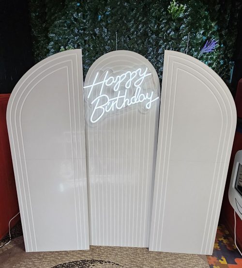 Set pvc panela sa happy birthday neon natpisom