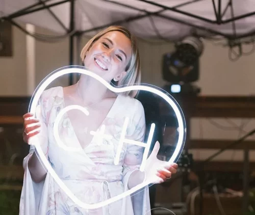 Srce inicijali neon